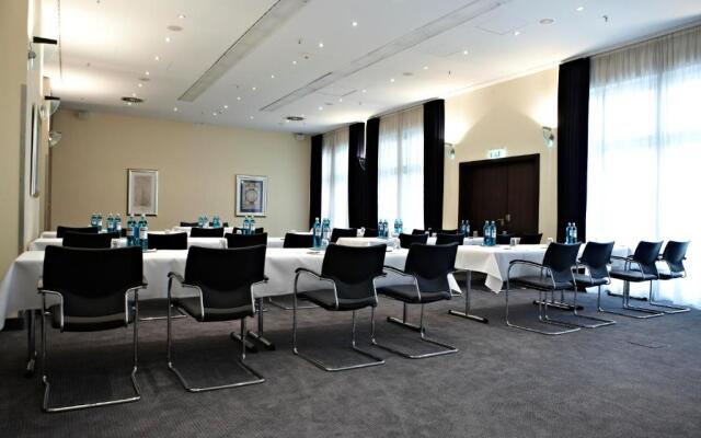 Metropolitan Hotel by Flemings