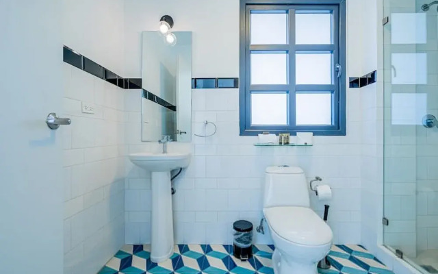 w Amazing 2BR in Santa Ana