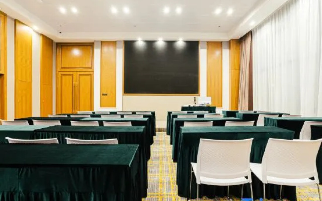 Vienna International Hotel (Zhaotong Wuyue Plaza)