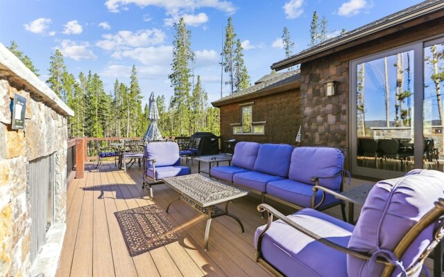 Highlands Hideaway 5 Bedroom Home by RedAwning