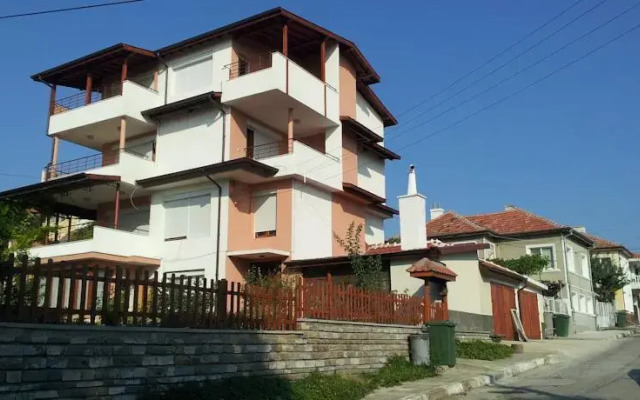 Dimovi Guest House