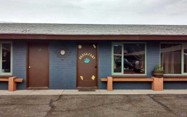 Adobe Sands Motel