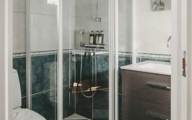 Lively Vacation Home With Free Breakfast
