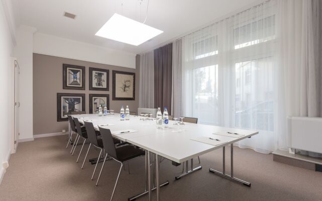 EMA House Hotel Suites