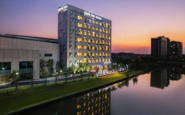 Park Hotel (Shanghai Hongqiao Transportation Hub Outlet)