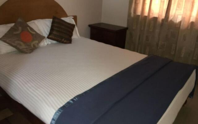 OYO 10580 Hotel Skylark