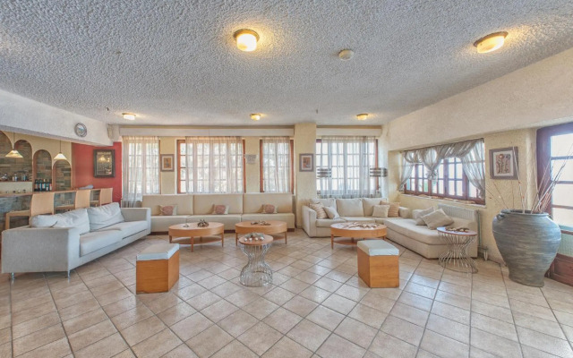 Cavos Bay Hotel and Studios