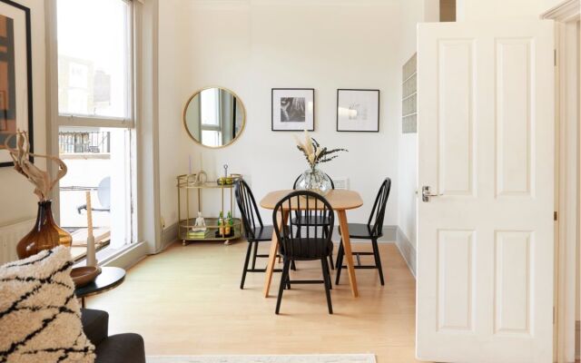 The Camden Hideaway - Stunning 1BDR Flat with Balcony