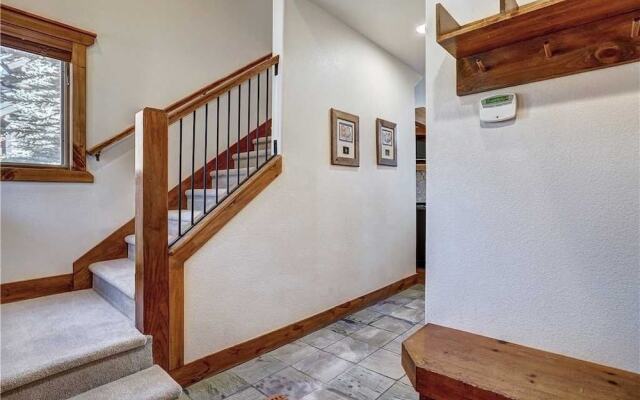 Amber Sky - Ski-In/Ski-Out by RedAwning