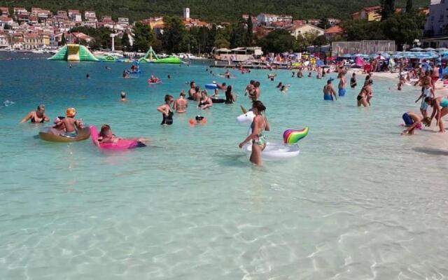 Apartments Ivy - 300 m from beach