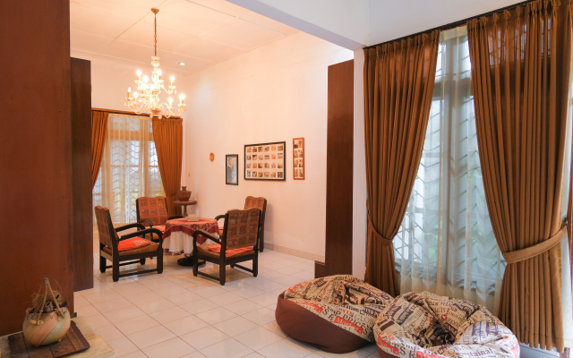 OYO 244 Griya Cemara Homestay