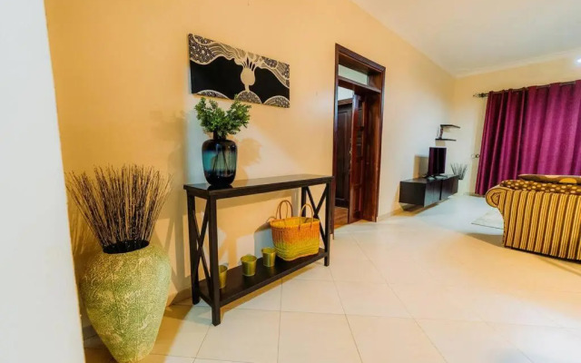 JULZ Place 3 bedroom Apartment with a lake view