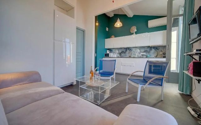 EXCEPTIONNEL 3 PIECES AVEC TERRASSE VUE SUR VIEUX PORT CENTRE VILLE l! A2B195 - Apartment in Cannes - Photo 4