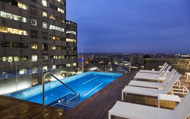 Global Luxury Suites Center City