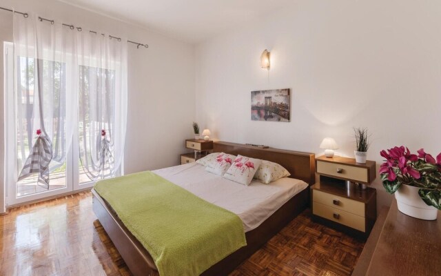 Nice Home in Liznjan With Wifi and 3 Bedrooms