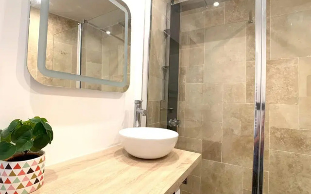 Renovated apartment AC - wifi - 2-4pers - Center Antibes rue James Close