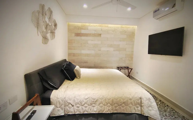 1st Luxury Warehouse