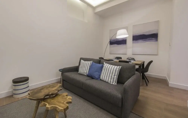 High Ceiling Duplex Apt Cais do Sodre