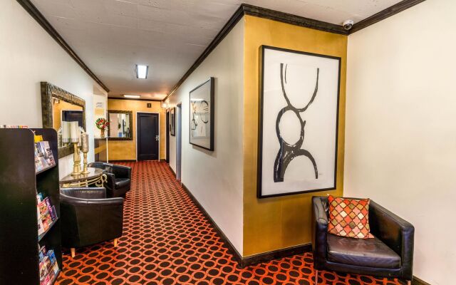 Royal Park Hotel & Hostel