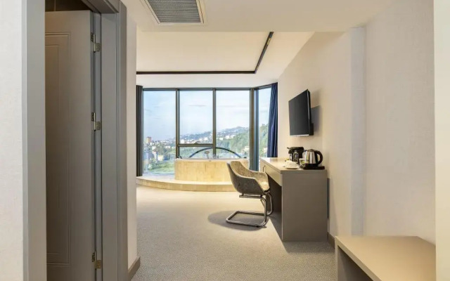 Rossi Luxury Hotel
