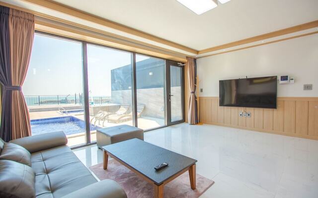 P-237 Spa & Pool Villa