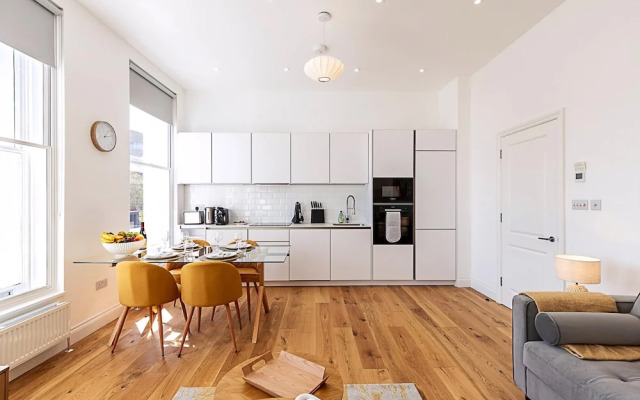 Urban Luxury in the Heart of Chelsea - King Bed!