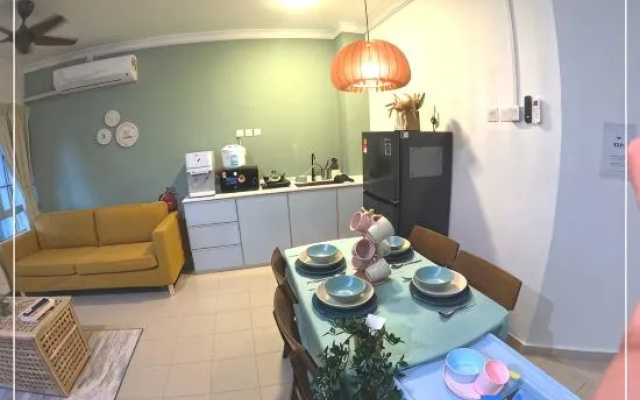 Tiara Desaru C23A (3 PAX ONLY) by UcomeStay – Guest Rooms – Bandar Penawar