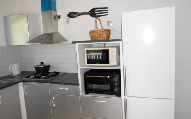 House With 2 Bedrooms in Deshaies, With Enclosed Garden and Wifi - 400