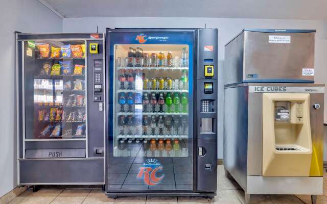 Motel 6 Effingham, IL