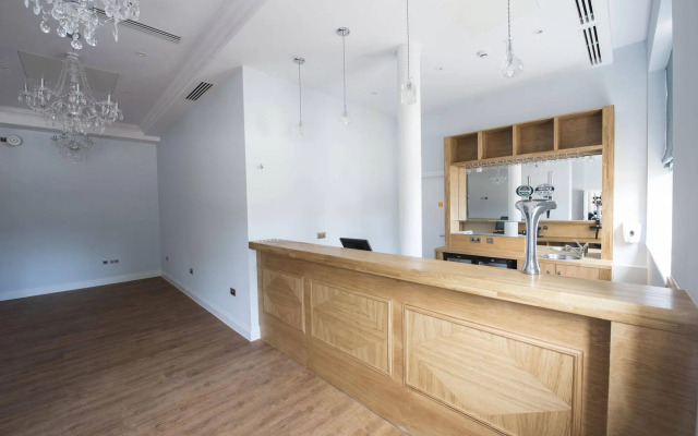 Yarrow Hotel