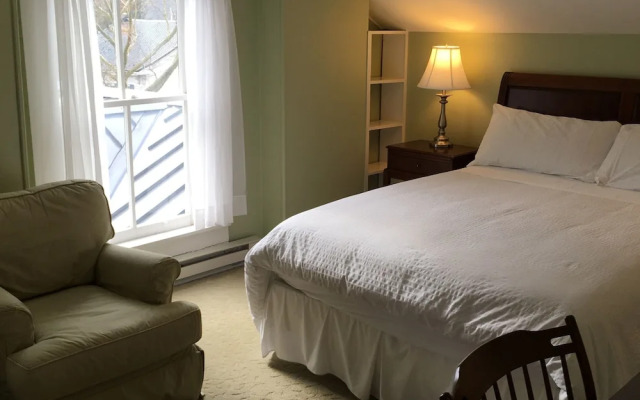 Tawsty Flower - Haines Suites