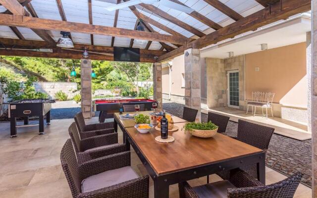 Villa Porto Mimice, 40sqm Heated Private Pool, 4 bedrooms, Sauna, Gym, Billiard