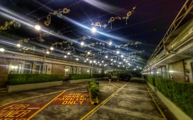 S&M Hotel