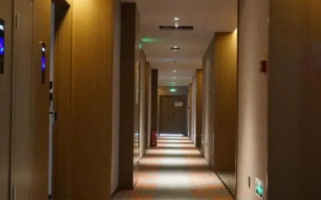 GreenTree Eastern Hotel (Chongqing Jiefangbei Qixinggang Metro Station)