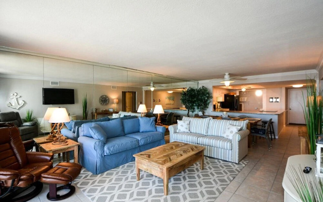 Shoreline 3084 Condo by RedAwning