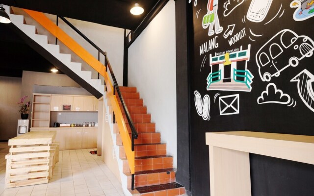 ZEN Hostel Alun-Alun Sarinah