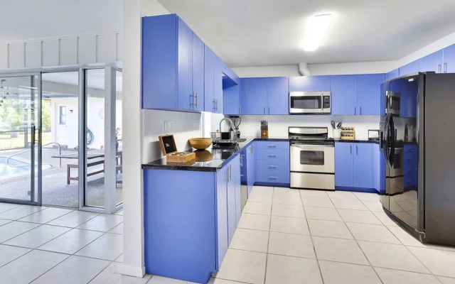 Watersedge - Private & Sanitized, Self Check-in. Perfect for Social Distancing & Working From Home. Private Pool, Pet Friendly. Super-host Support