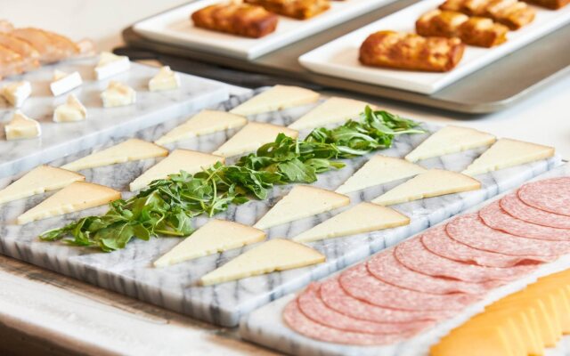 AC Hotel by Marriott Houston Downtown