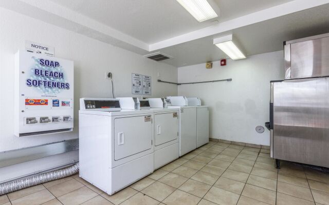 Motel 6 Tempe, AZ – Phoenix Airport – Priest Dr