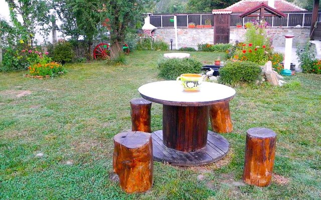 Three Bedroom House With Garden Only 10 km From Veliko Tarnovo