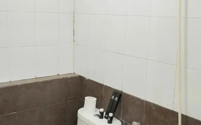 Simply Cozy 2BR Green Pramuka Apartment