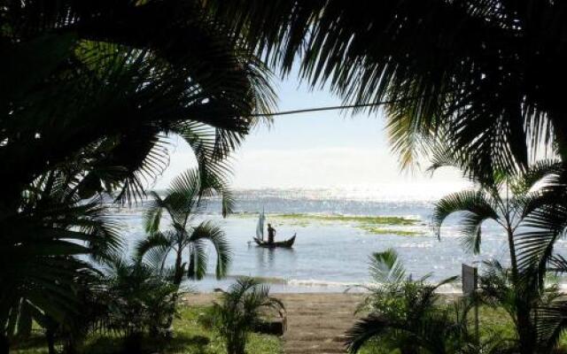 Hôtel Lodge La Pirogue Mahambo