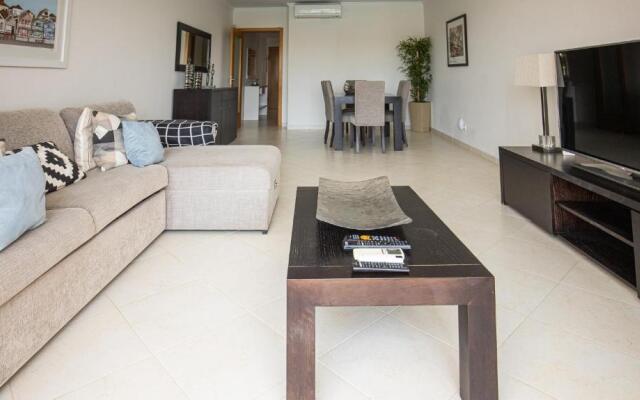 House F Sao Rafael Beach Free Wifi And Airco, Netflix Ready 300M From The Beach