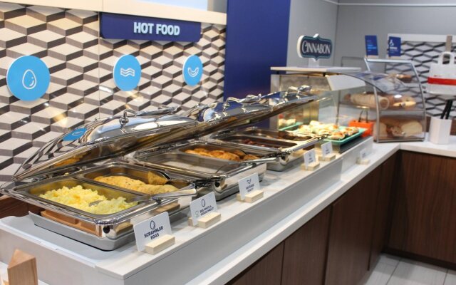 Holiday Inn Express & Suites Mansfield by IHG