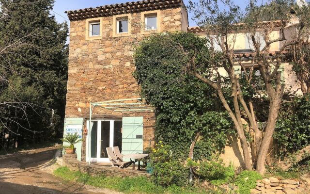 Cozy Characteristic 2 Person House In An Authentic Hamlet Near Grimaud