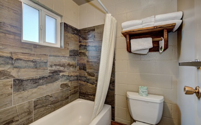 Holiday Motel & RV Park