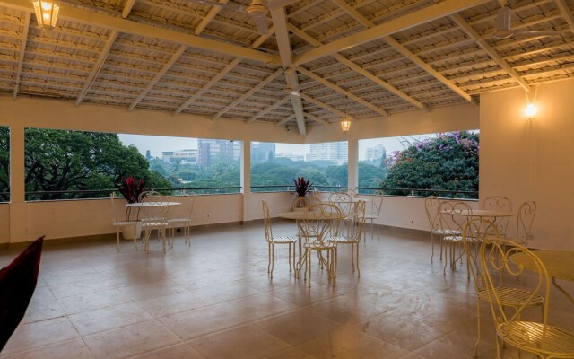 16 Square Luxury Suites & Boutique