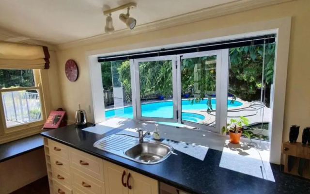 Poripori Homestead – Guest Rooms – Whakamarama