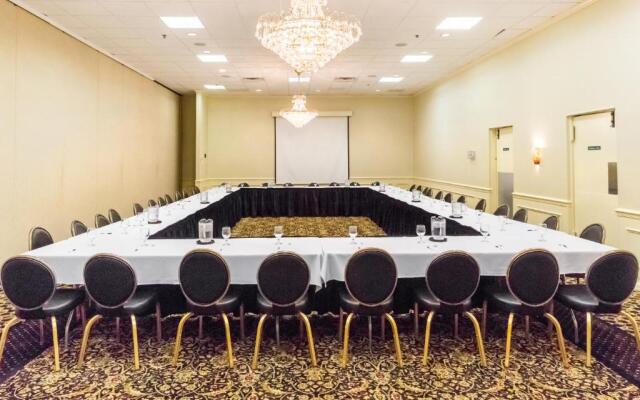 Park Inn by Radisson Sharon