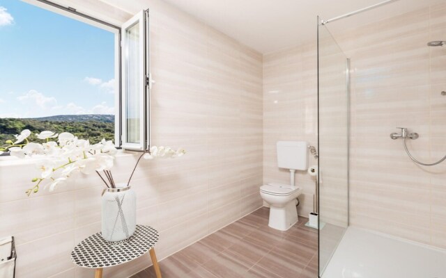 Stunning Home in Rab With Wifi and 3 Bedrooms